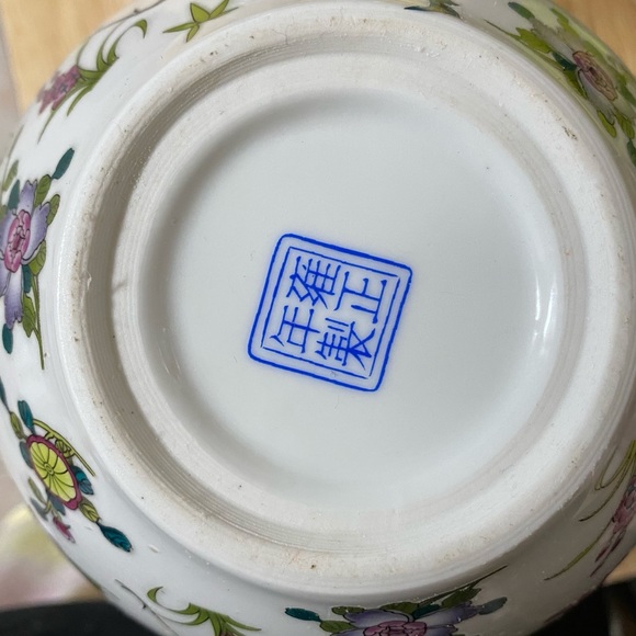 Chinese Vintage Floral Round Vase - Picture 6 of 6